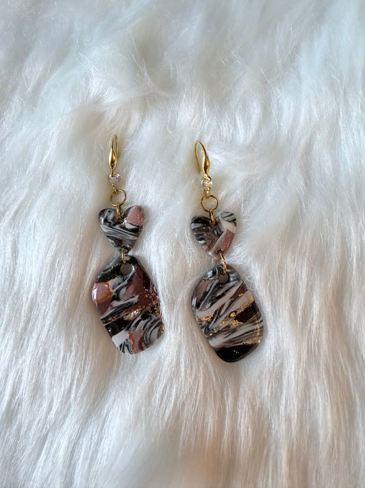 Boucles d’oreilles, fabriquées à la main, légères et uniques.