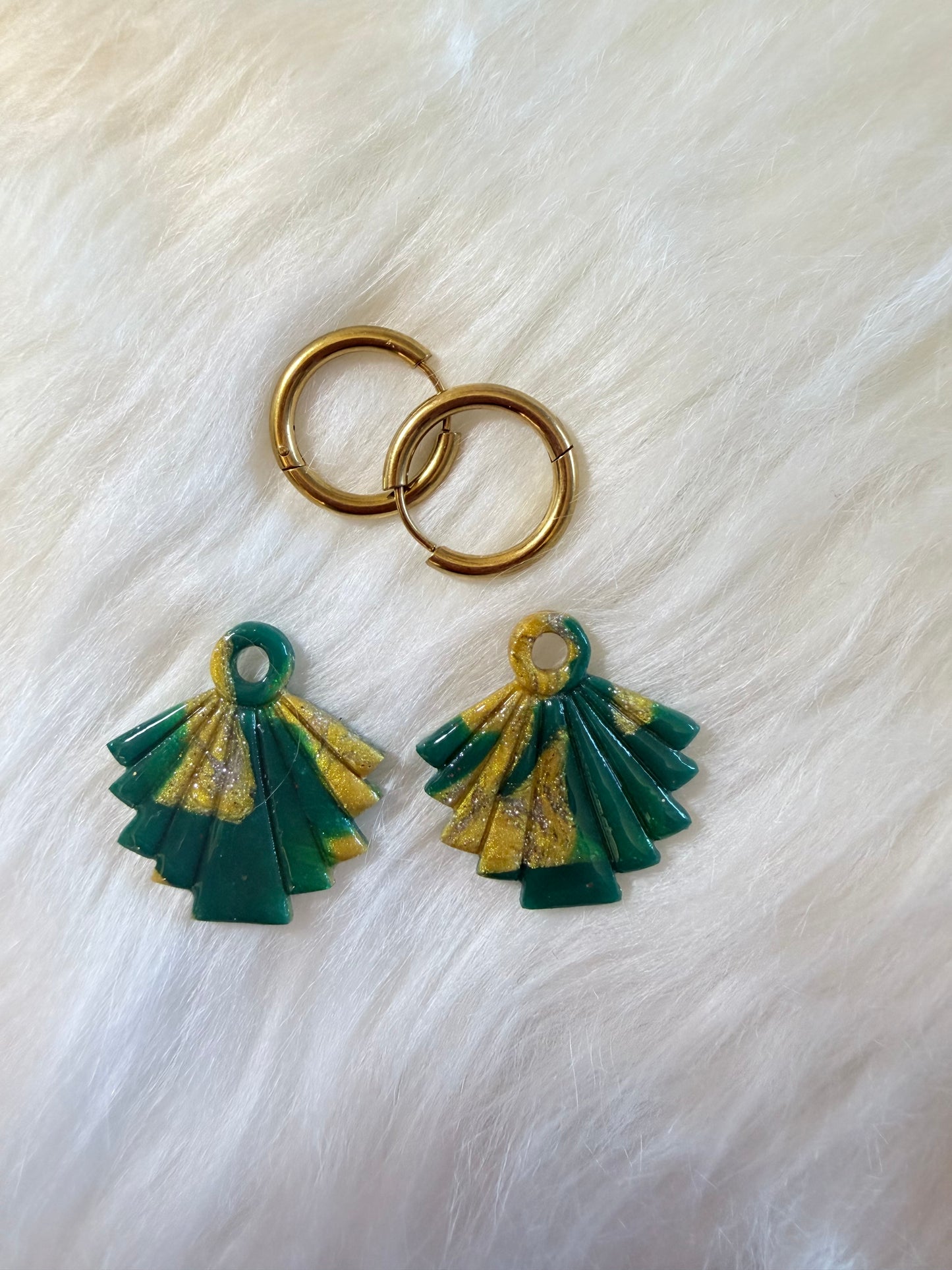 🌿✨ Boucles d'oreilles Feuille d'Émeraude – Vertes et dorées