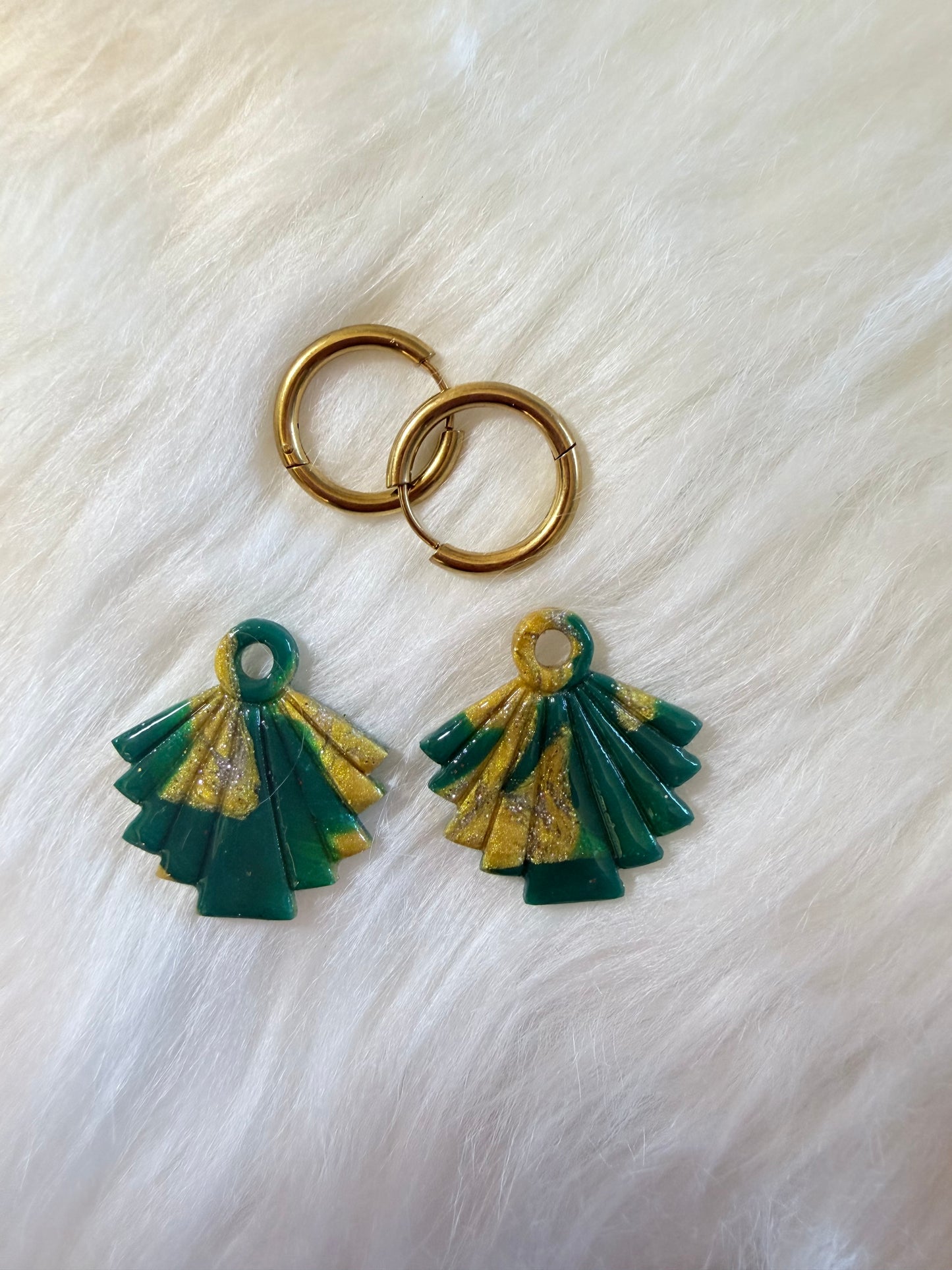🌿✨ Boucles d'oreilles Feuille d'Émeraude – Vertes et dorées
